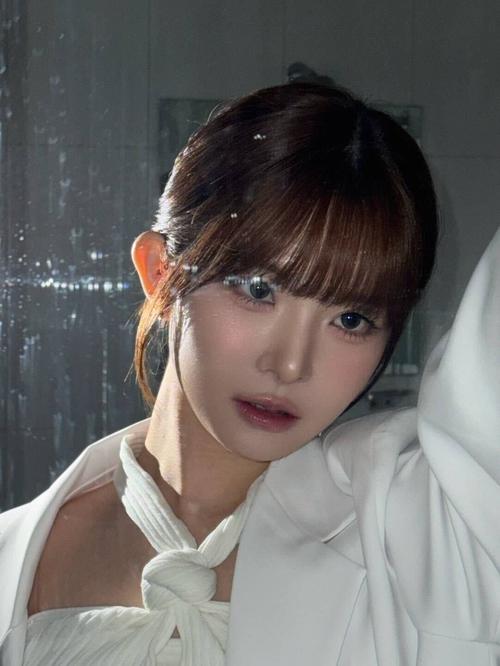 偷走你的心的 white suit